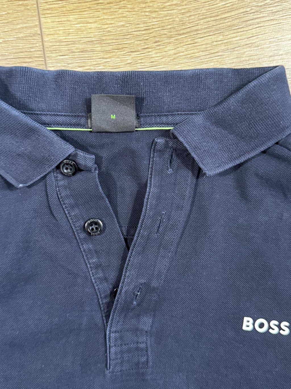 BOSS Polo Regular Fit con puños estampados